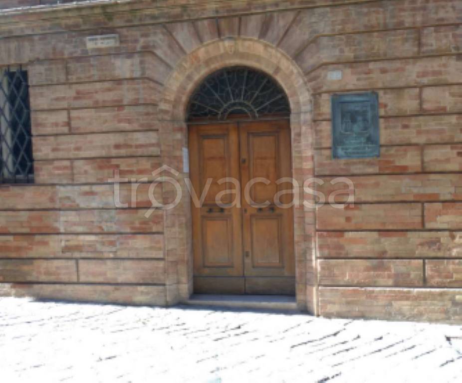 negozio in vendita a Pollenza