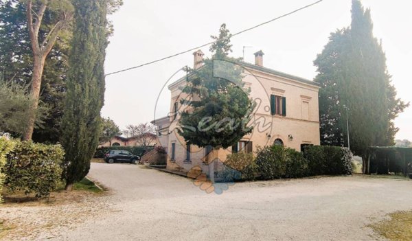 casa indipendente in vendita a Pollenza