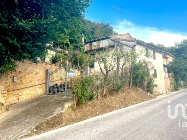 casa indipendente in vendita a Pollenza