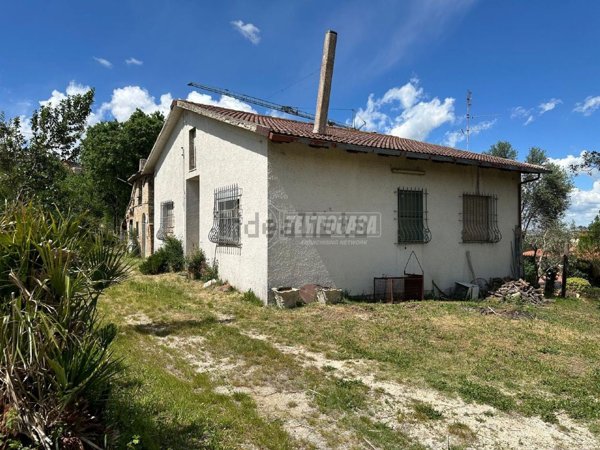 casa indipendente in vendita a Pollenza