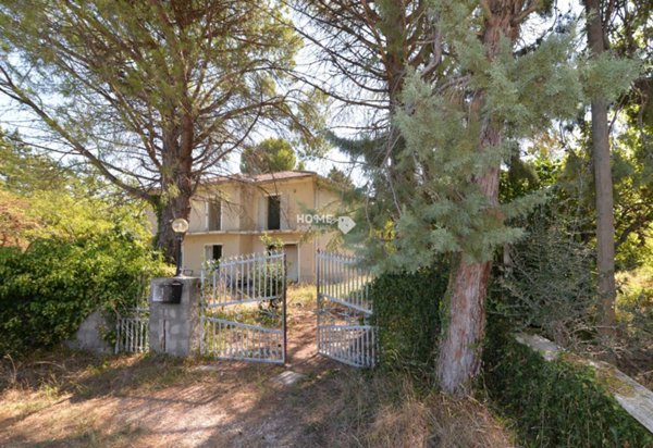 casa indipendente in vendita a Pollenza