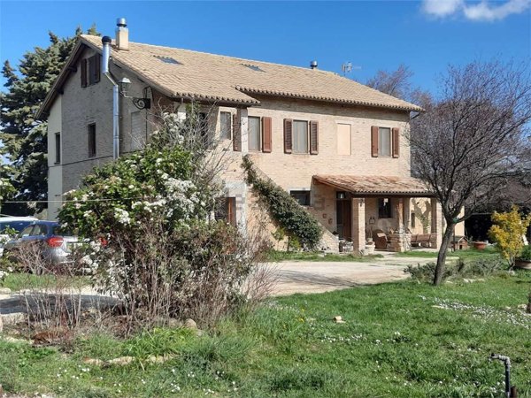 casa indipendente in vendita a Pollenza