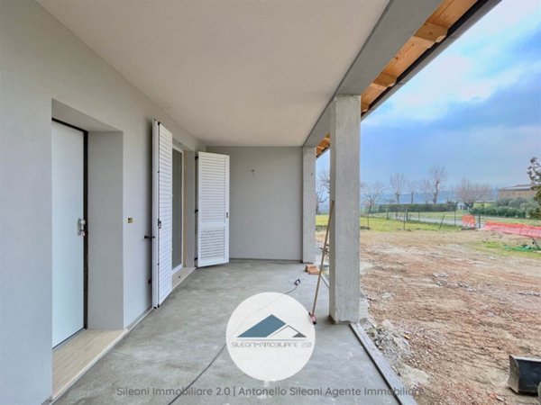 casa indipendente in vendita a Pollenza
