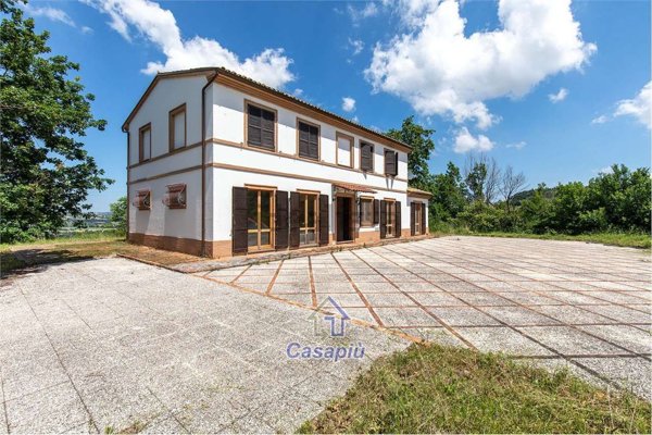 casa indipendente in vendita a Pollenza