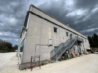 negozio in vendita a Pollenza