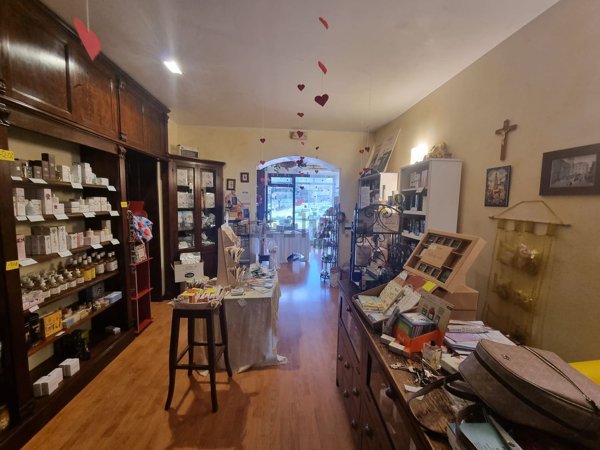 locale commerciale in vendita a Pollenza