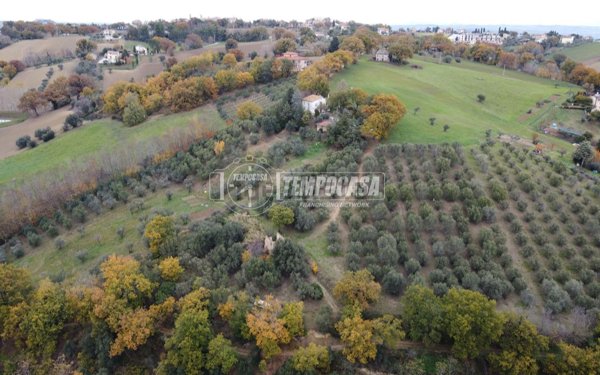 casa indipendente in vendita a Pollenza
