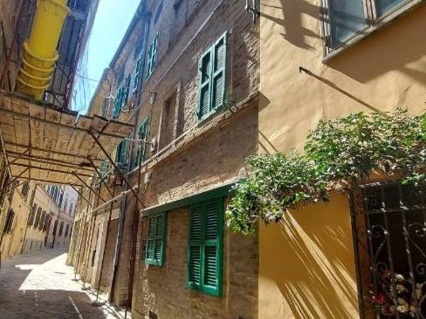 casa indipendente in vendita a Pollenza