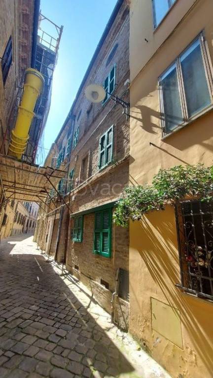casa indipendente in vendita a Pollenza
