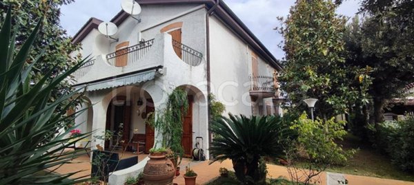 casa indipendente in vendita a Pollenza