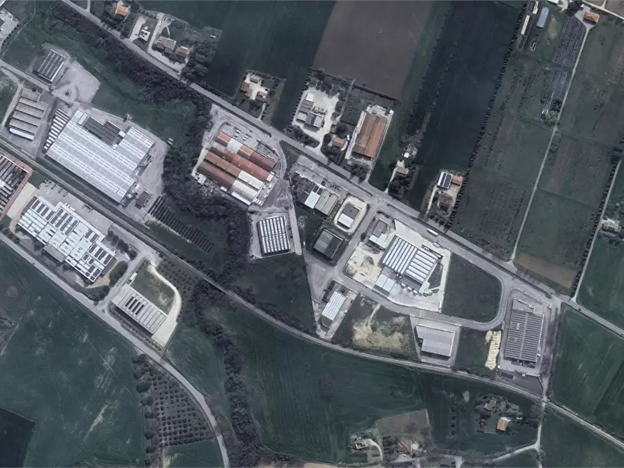 locale di sgombero in vendita a Pollenza
