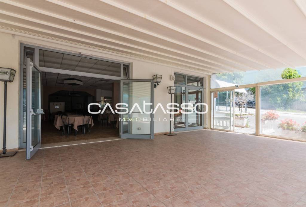 locale commerciale in vendita a Pollenza