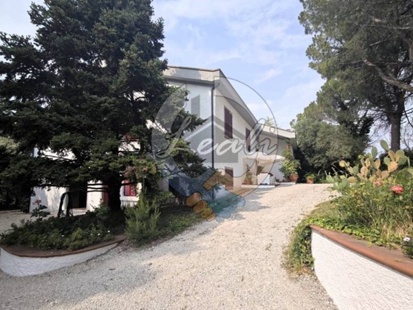 casa indipendente in vendita a Pollenza