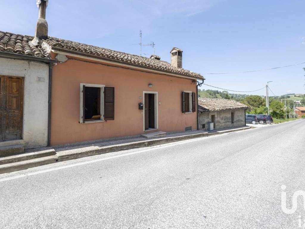 casa indipendente in vendita a Pollenza