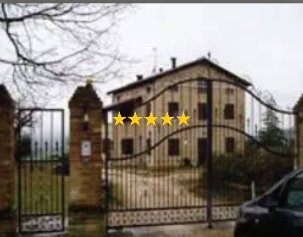 casa indipendente in vendita a Pollenza
