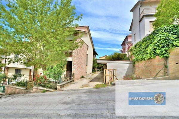 casa indipendente in vendita a Pollenza