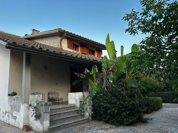 casa indipendente in vendita a Pollenza