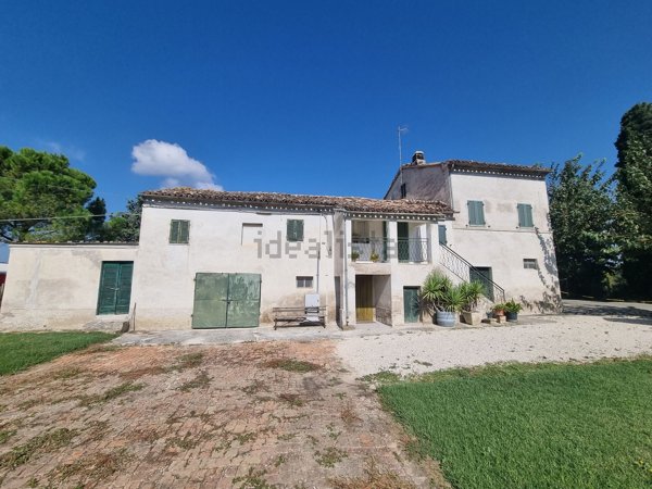 casa indipendente in vendita a Pollenza