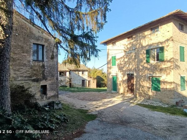 casa indipendente in vendita a Pollenza