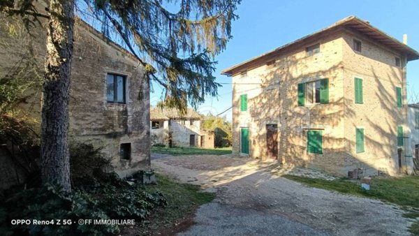 casa indipendente in vendita a Pollenza