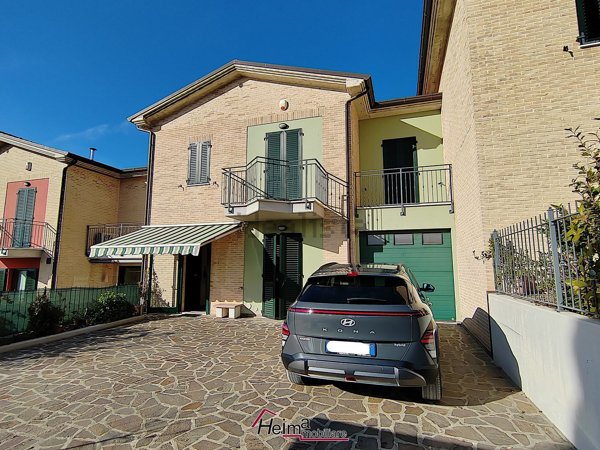 casa indipendente in vendita a Pollenza