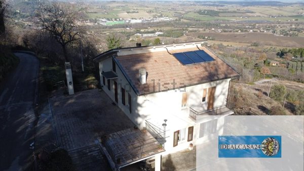 casa indipendente in vendita a Pollenza