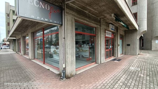 negozio in vendita a Pollenza