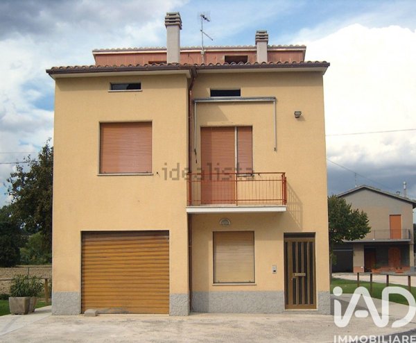 casa indipendente in vendita a Pollenza