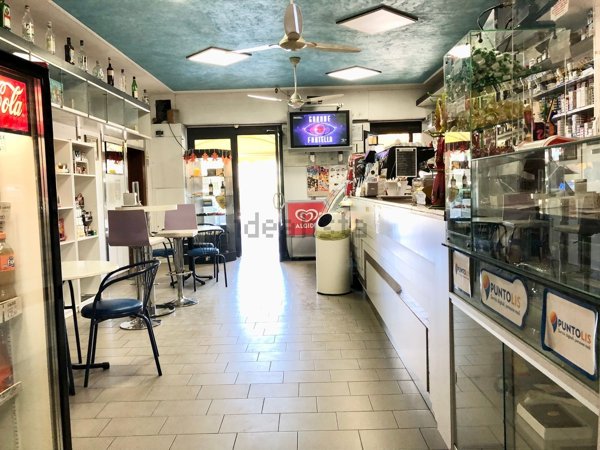 negozio in vendita a Pollenza