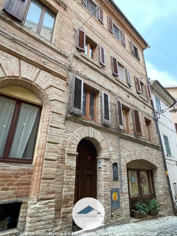 casa indipendente in vendita a Pollenza
