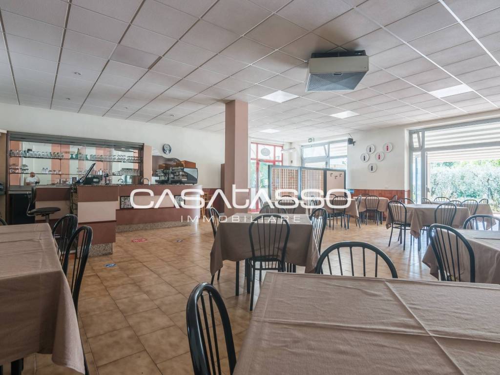 locale commerciale in vendita a Pollenza