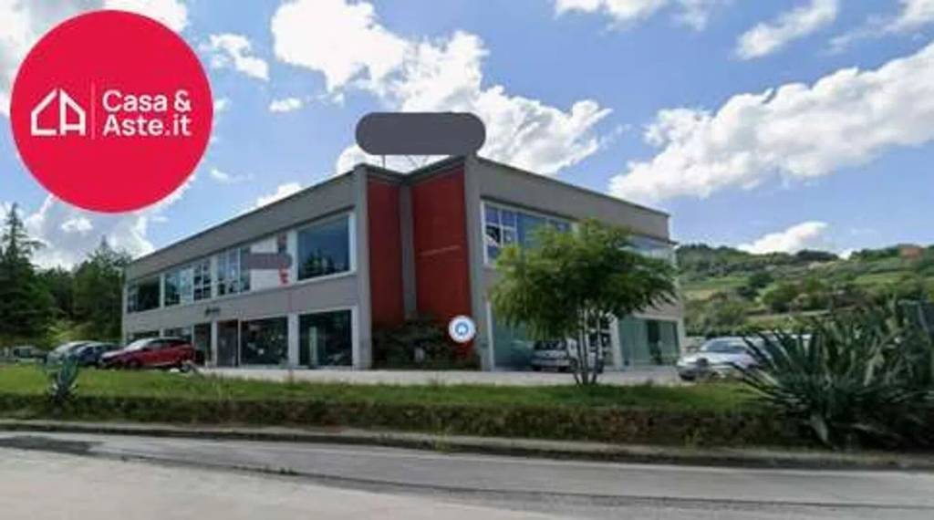 locale commerciale in vendita a Pollenza