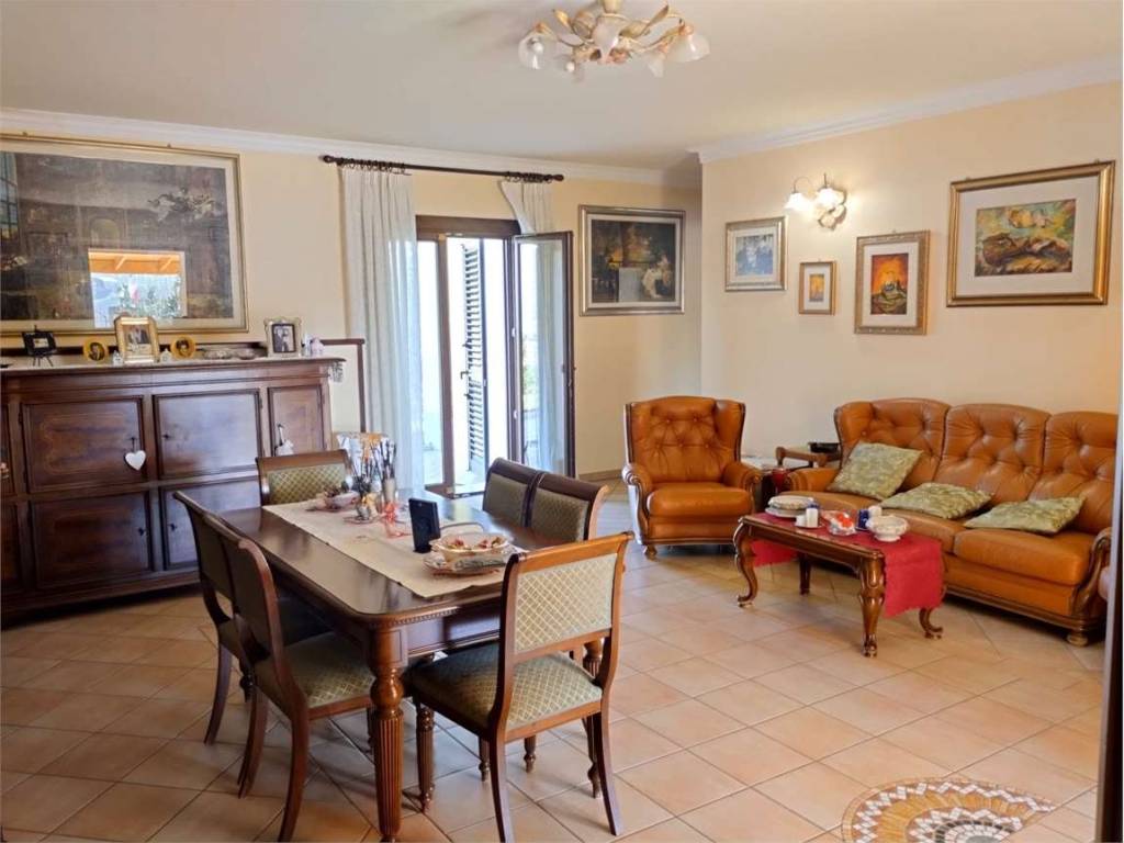 casa indipendente in vendita a Pollenza