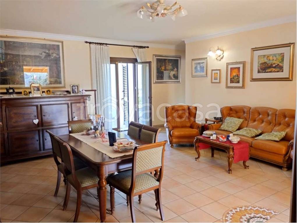 casa indipendente in vendita a Pollenza