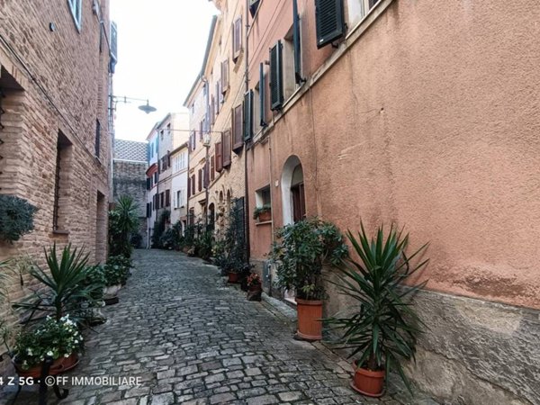 casa indipendente in vendita a Pollenza