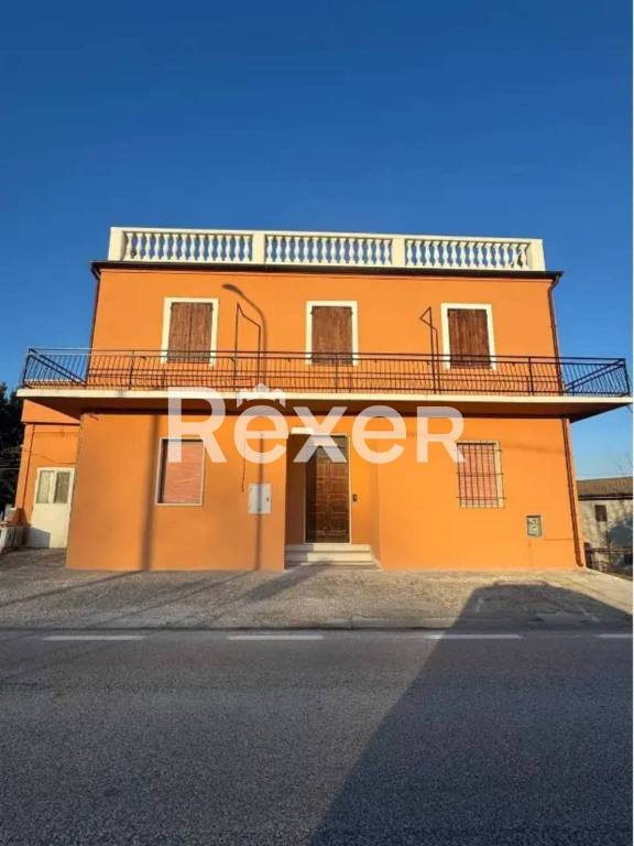 casa indipendente in vendita a Pollenza