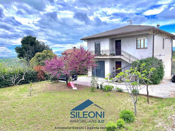 casa indipendente in vendita a Pollenza
