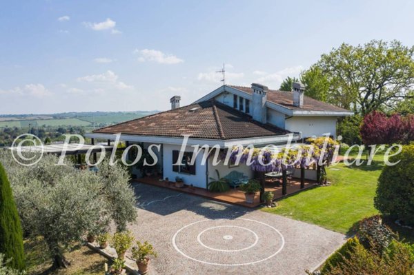 casa indipendente in vendita a Pollenza
