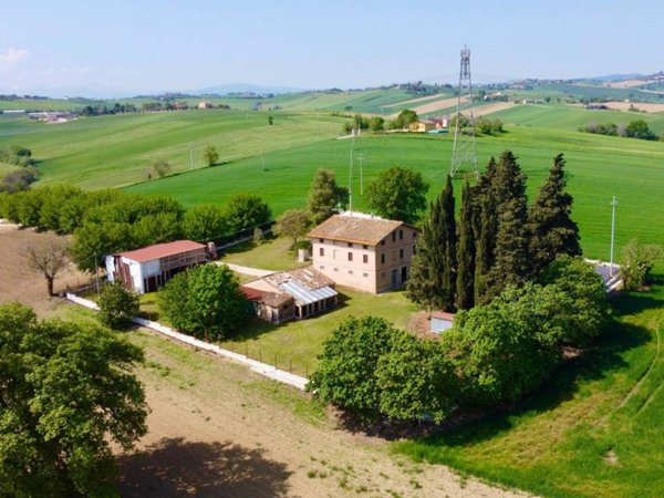 casa indipendente in vendita a Pollenza