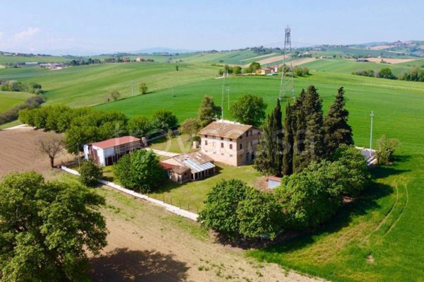 casa indipendente in vendita a Pollenza
