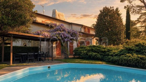 casa indipendente in vendita a Pollenza