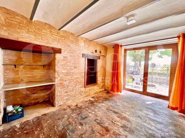 casa indipendente in vendita a Pollenza