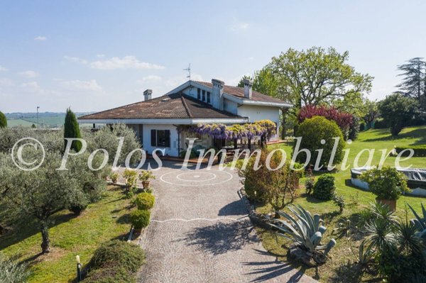 casa indipendente in vendita a Pollenza