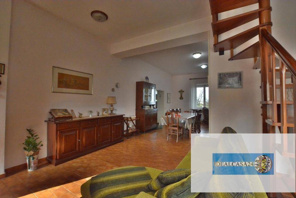 casa indipendente in vendita a Pollenza