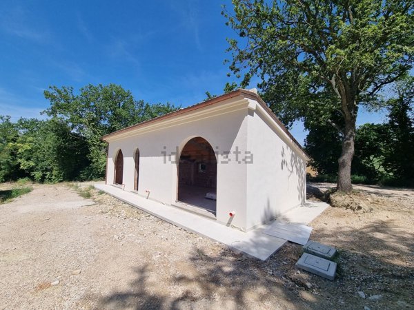 casa indipendente in vendita a Pollenza