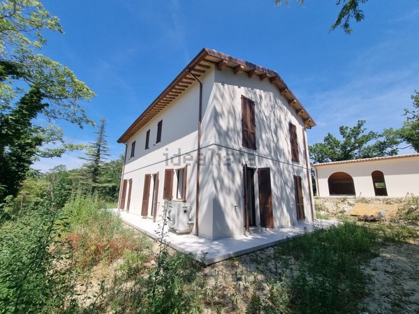casa indipendente in vendita a Pollenza