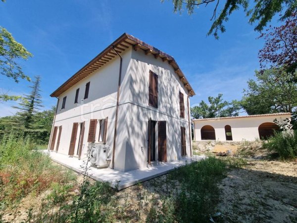 casa indipendente in vendita a Pollenza