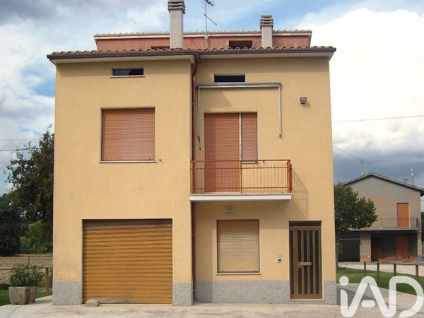casa indipendente in vendita a Pollenza