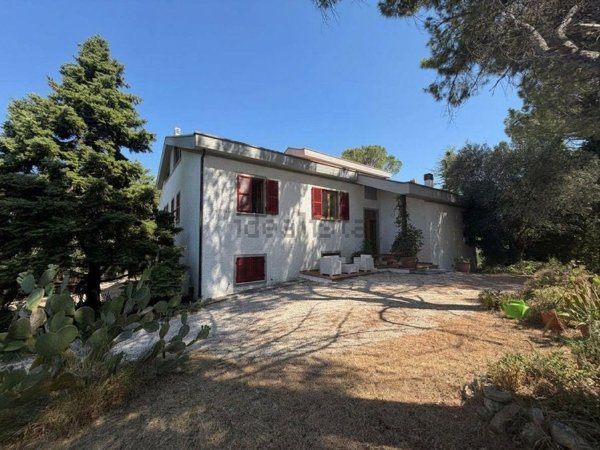 casa indipendente in vendita a Pollenza