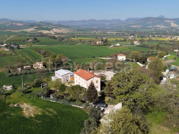 casa indipendente in vendita a Pollenza